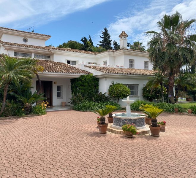 R4941982-Image 1-Detached - 8 Beds - 1500 Built