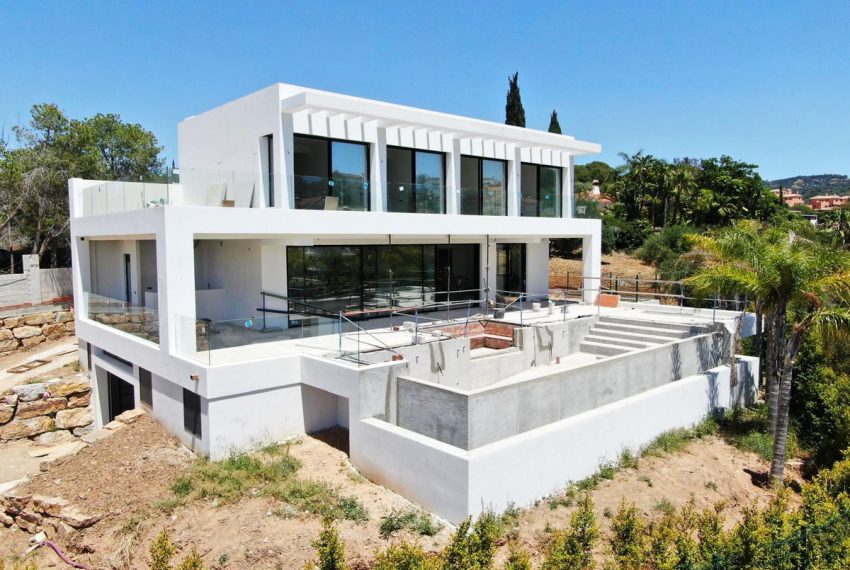 R4976098-Villa-For-Sale-Elviria-Detached-4-Beds-470-Built