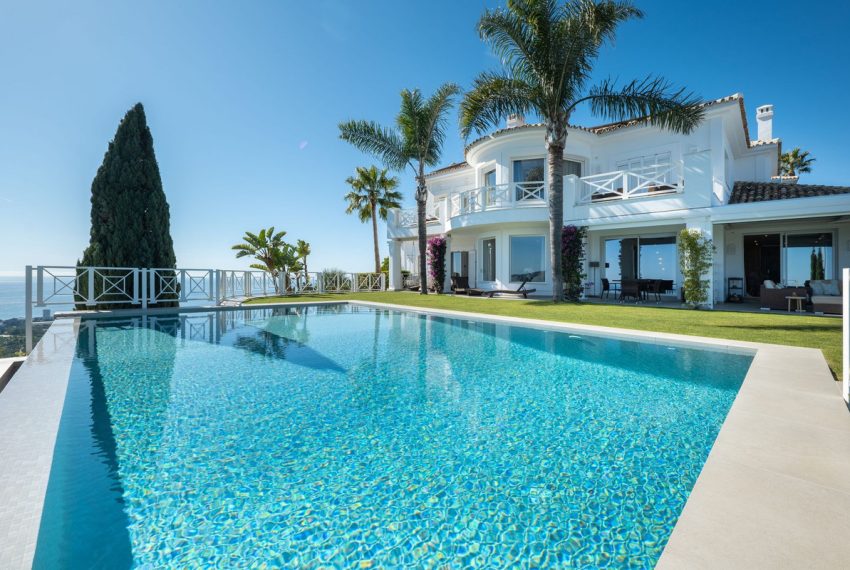 R4976617-Villa-For-Sale-Marbella-Detached-6-Beds-739-Built-1