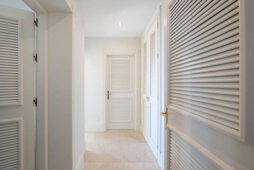 R4976617-Villa-For-Sale-Marbella-Detached-6-Beds-739-Built-11