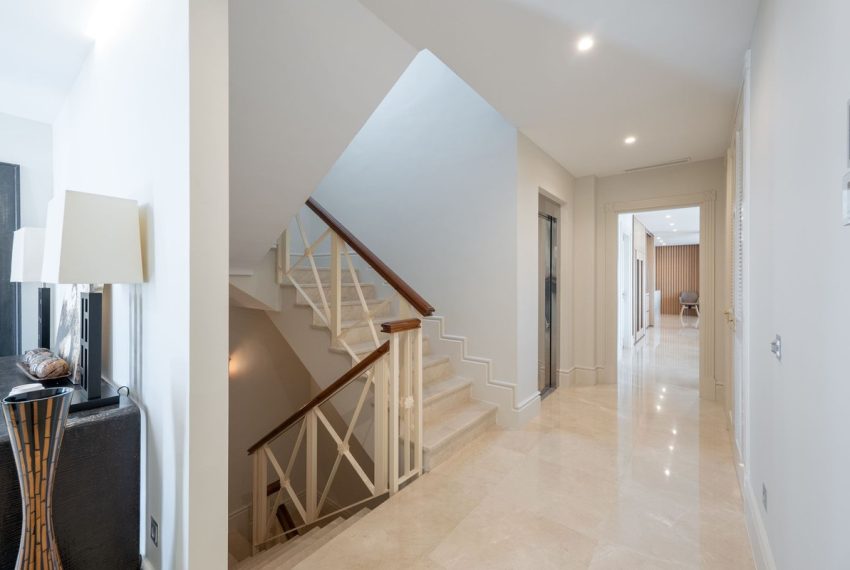 R4976617-Villa-For-Sale-Marbella-Detached-6-Beds-739-Built-13