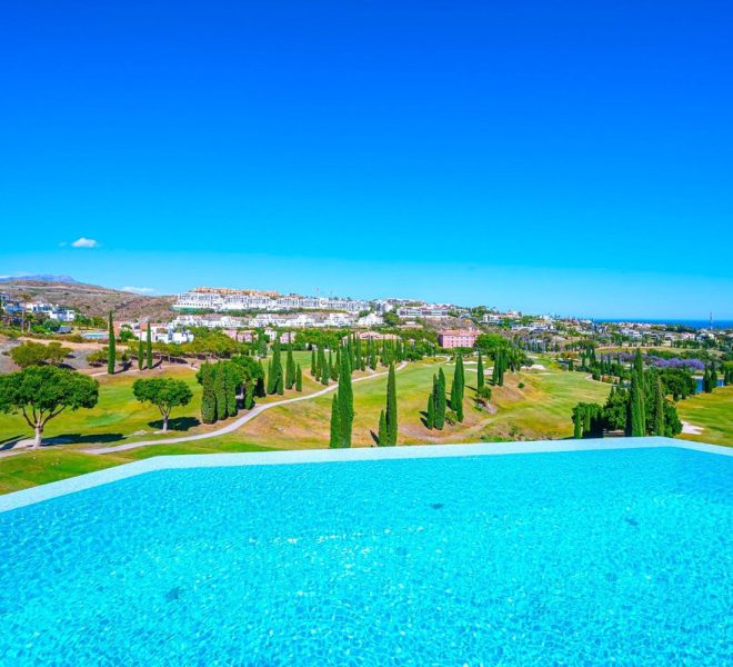 R5005957-Image 1-Detached - 6 Beds - 900 Built