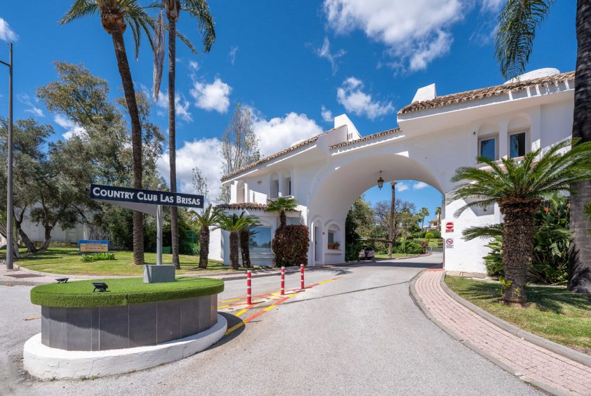 R5006680-Apartment-For-Sale-Nueva-Andalucia-Ground-Floor-4-Beds-220-Built