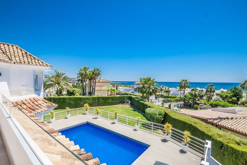 R5023975-Villa-For-Sale-Estepona-Detached-6-Beds-483-Built