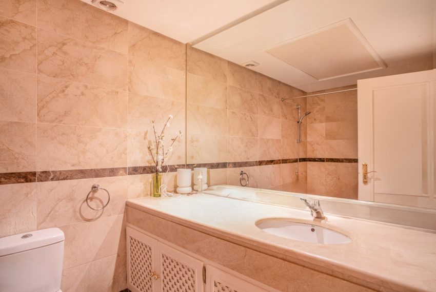 R5042464-Apartment-For-Sale-Nueva-Andalucia-Ground-Floor-2-Beds-217-Built-12