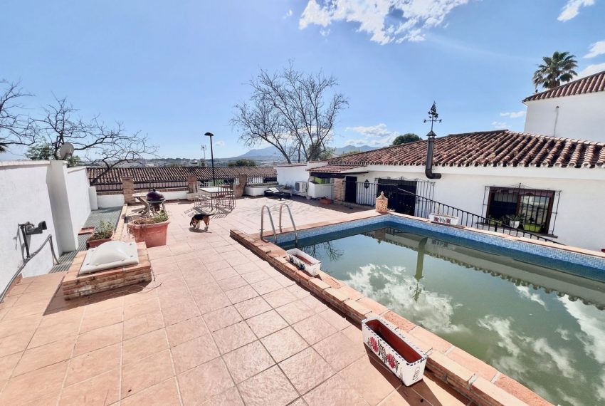 R5052439-Villa-For-Sale-Nueva-Andalucia-Detached-4-Beds-180-Built-1