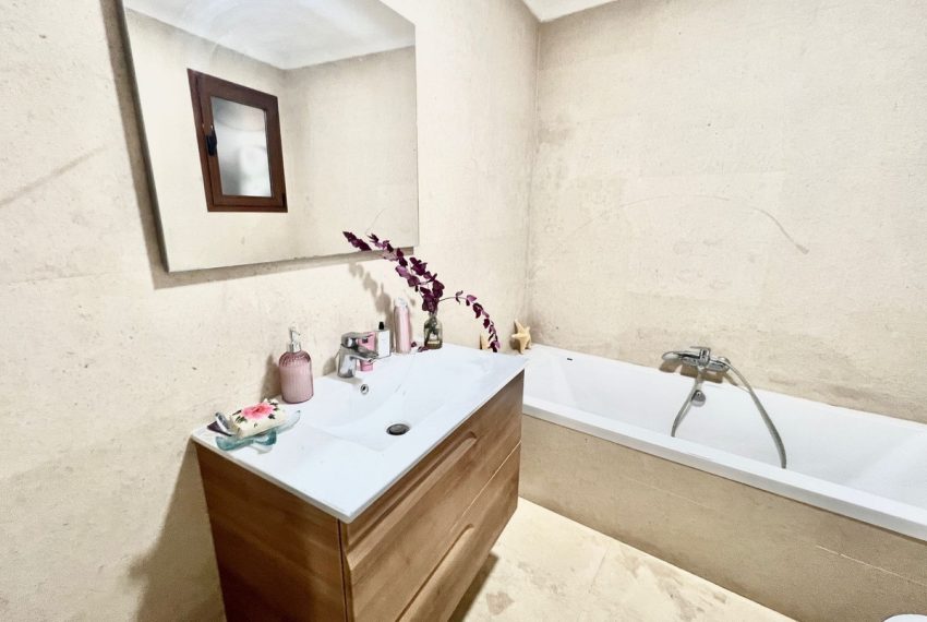 R5052439-Villa-For-Sale-Nueva-Andalucia-Detached-4-Beds-180-Built-14