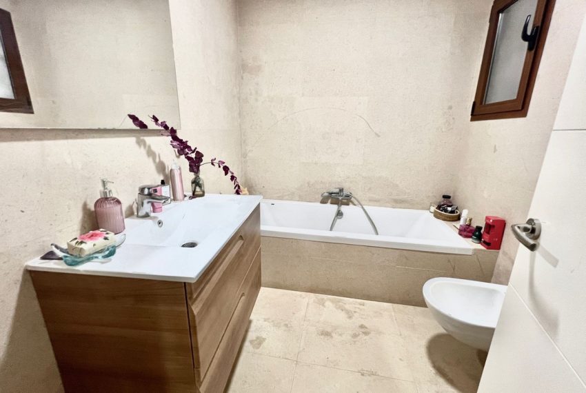 R5052439-Villa-For-Sale-Nueva-Andalucia-Detached-4-Beds-180-Built-15