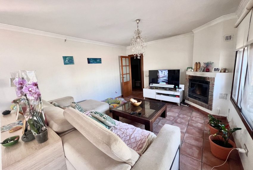 R5052439-Villa-For-Sale-Nueva-Andalucia-Detached-4-Beds-180-Built-2