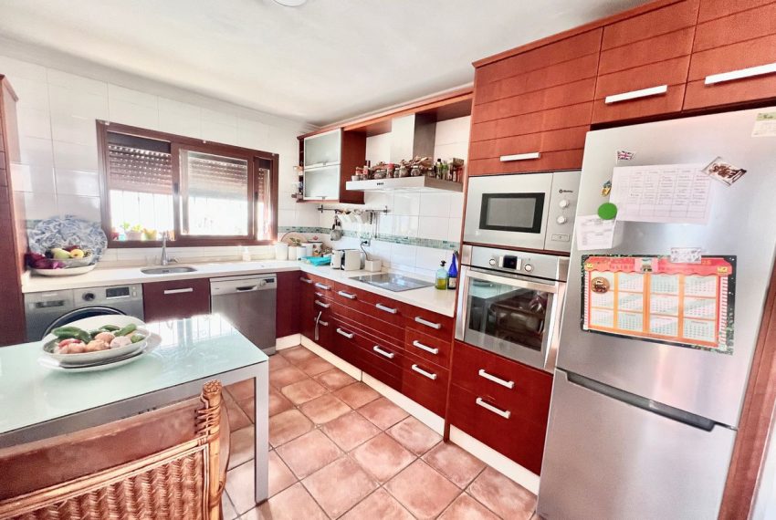 R5052439-Villa-For-Sale-Nueva-Andalucia-Detached-4-Beds-180-Built-6