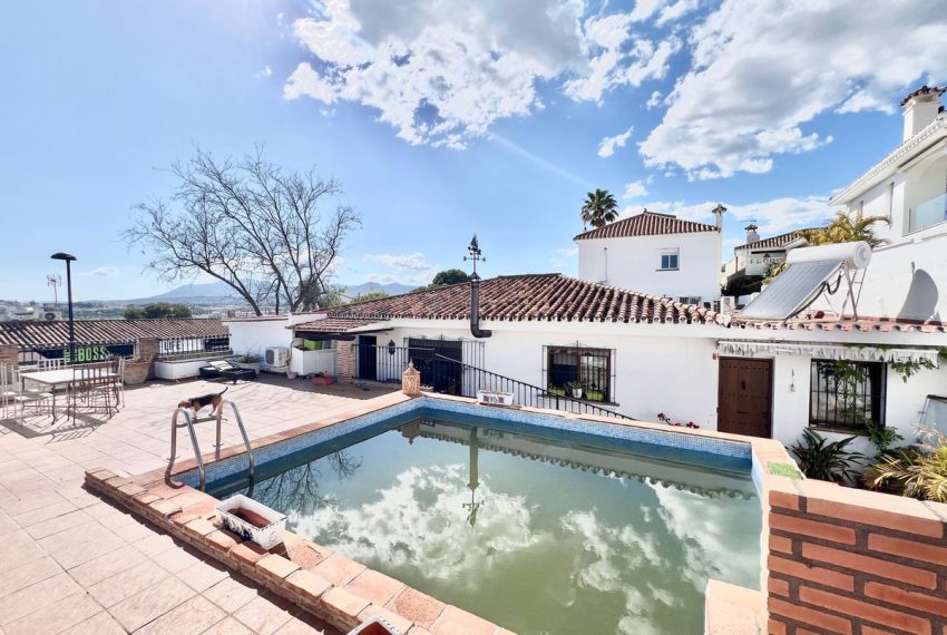 R5052439-Villa-For-Sale-Nueva-Andalucia-Detached-4-Beds-180-Built