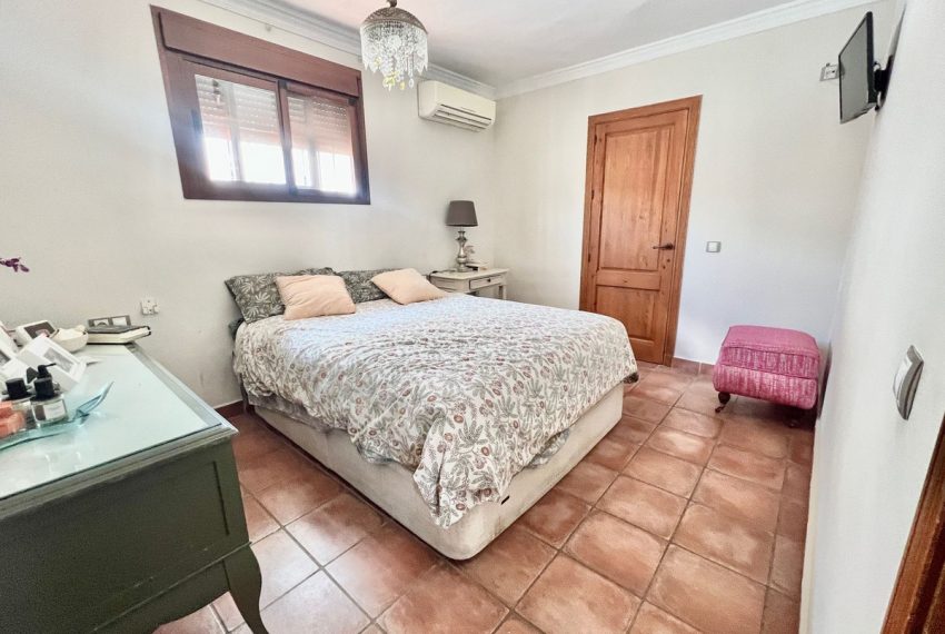 R5052439-Villa-For-Sale-Nueva-Andalucia-Detached-4-Beds-180-Built-9