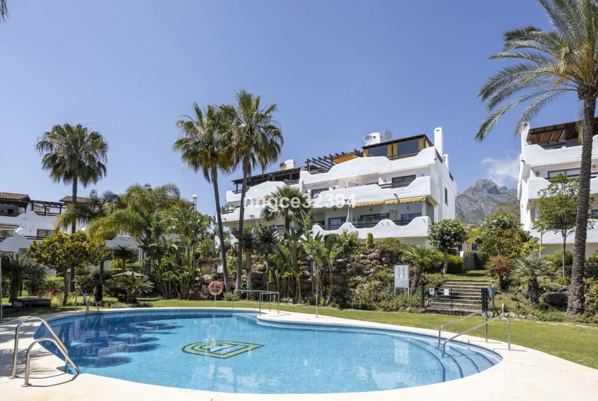R5055943-Townhouse-For-Sale-Nagueles-Terraced-4-Beds-300-Built-2