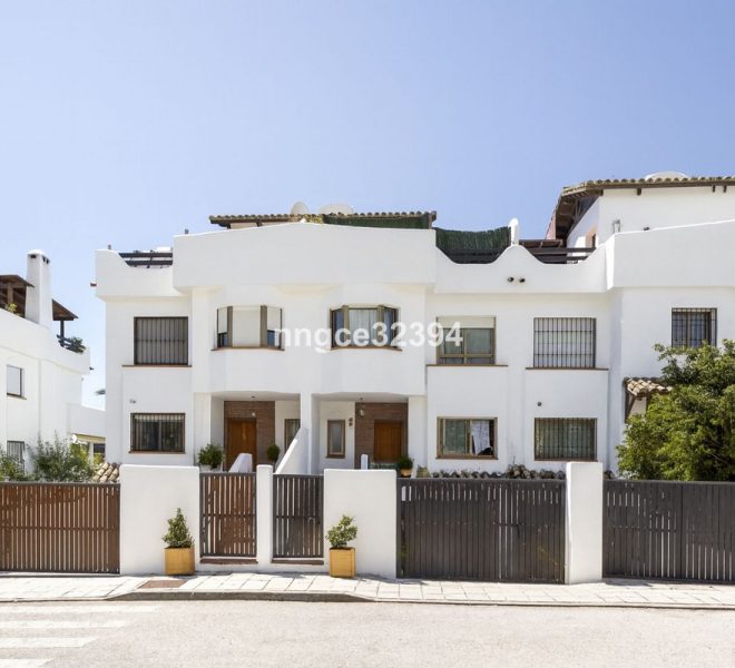 R5055943-Image 1-Terraced - 4 Beds - 300 Built