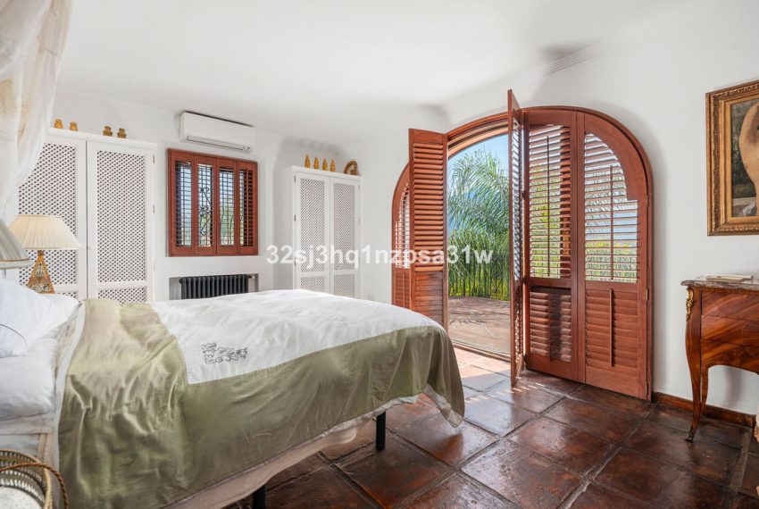 R5062681-Villa-For-Sale-Nueva-Andalucia-Detached-5-Beds-632-Built-16