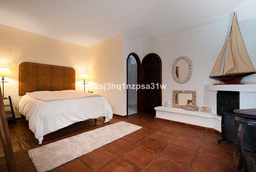 R5062681-Villa-For-Sale-Nueva-Andalucia-Detached-5-Beds-632-Built-17