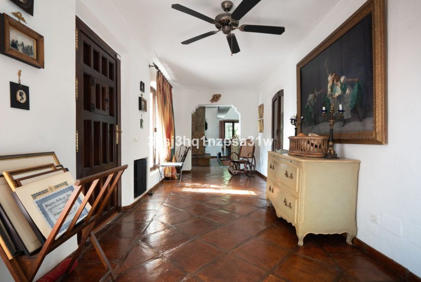 R5062681-Villa-For-Sale-Nueva-Andalucia-Detached-5-Beds-632-Built-19
