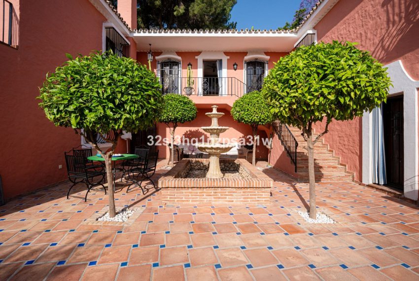 R5062681-Villa-For-Sale-Nueva-Andalucia-Detached-5-Beds-632-Built-4