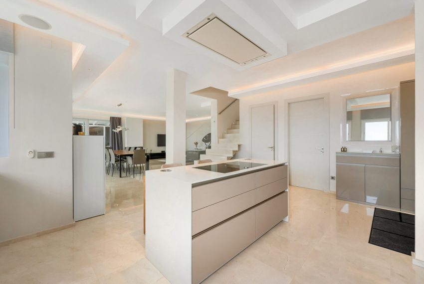 R5065318-Villa-For-Sale-Nueva-Andalucia-Detached-4-Beds-350-Built-4