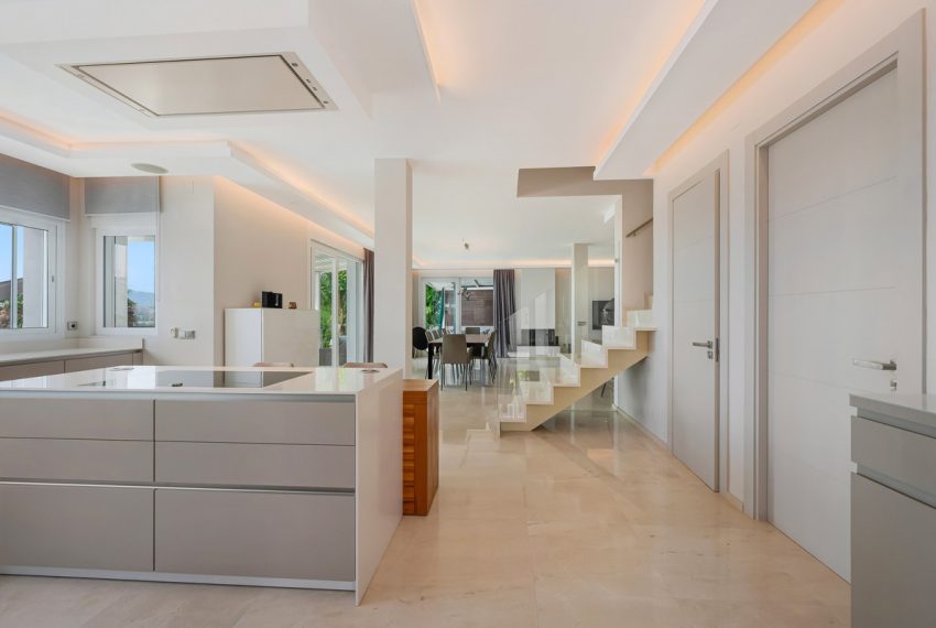 R5065318-Villa-For-Sale-Nueva-Andalucia-Detached-4-Beds-350-Built-7