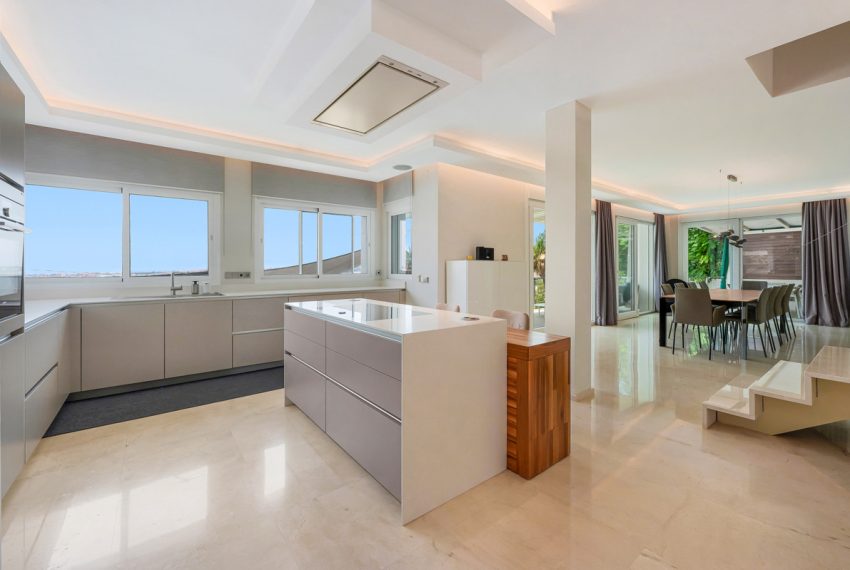 R5065318-Villa-For-Sale-Nueva-Andalucia-Detached-4-Beds-350-Built-8