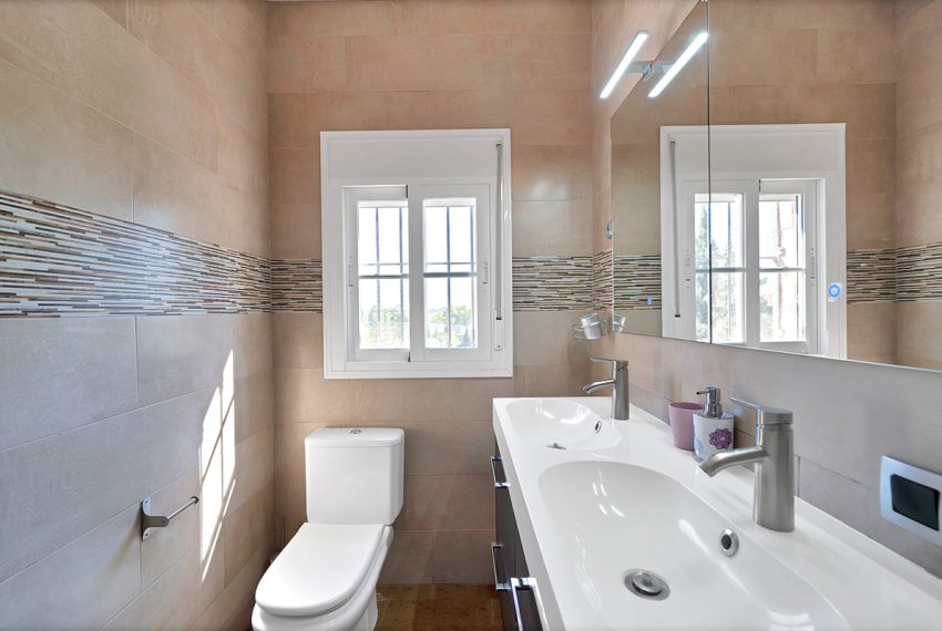 R5074588-Villa-For-Sale-Marbella-Detached-7-Beds-422-Built-15