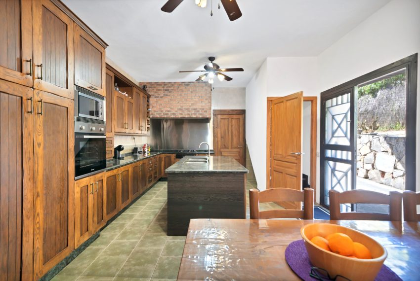 R5074588-Villa-For-Sale-Marbella-Detached-7-Beds-422-Built-4