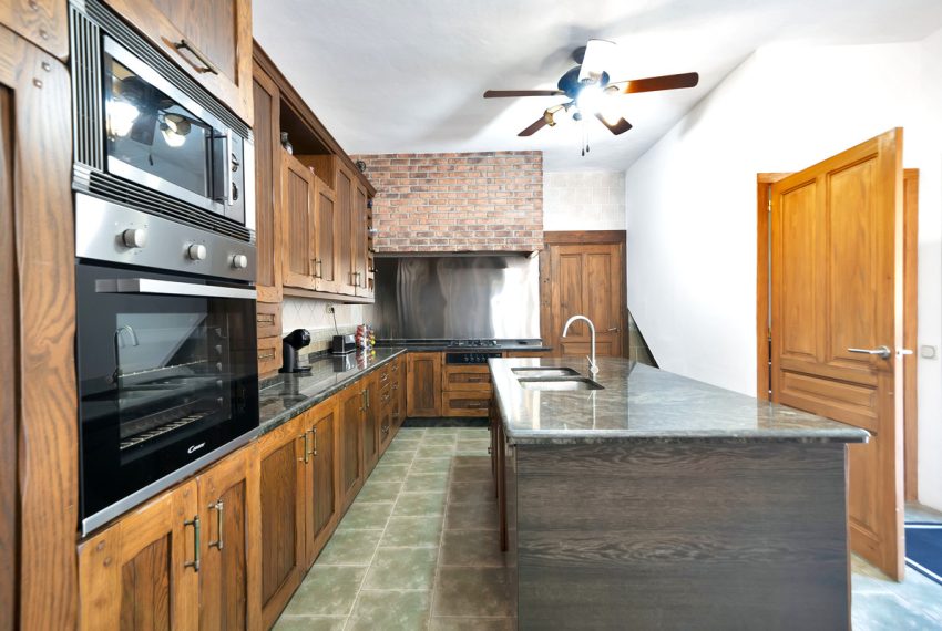 R5074588-Villa-For-Sale-Marbella-Detached-7-Beds-422-Built-5