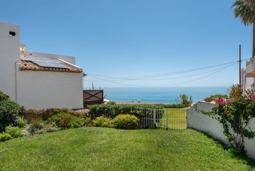 R5076907-Villa-For-Sale-Estepona-Semi-Detached-4-Beds-306-Built-1