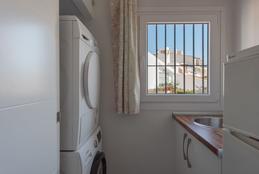 R5076907-Villa-For-Sale-Estepona-Semi-Detached-4-Beds-306-Built-11