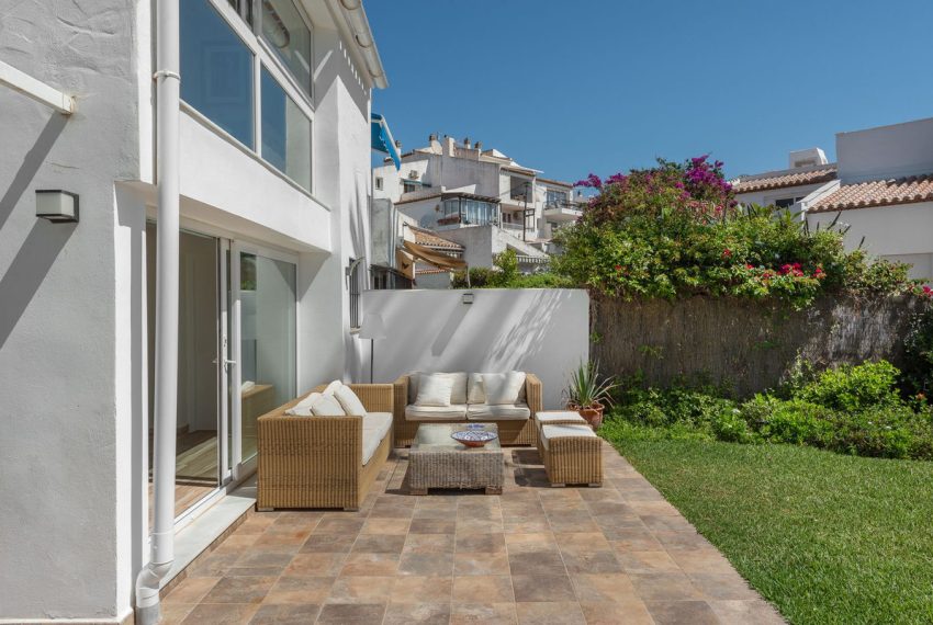 R5076907-Villa-For-Sale-Estepona-Semi-Detached-4-Beds-306-Built-2