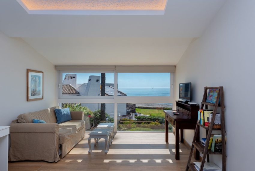 R5076907-Villa-For-Sale-Estepona-Semi-Detached-4-Beds-306-Built-8