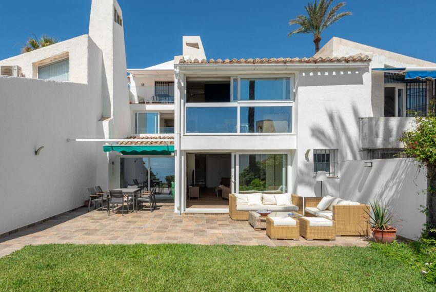 R5076907-Villa-For-Sale-Estepona-Semi-Detached-4-Beds-306-Built