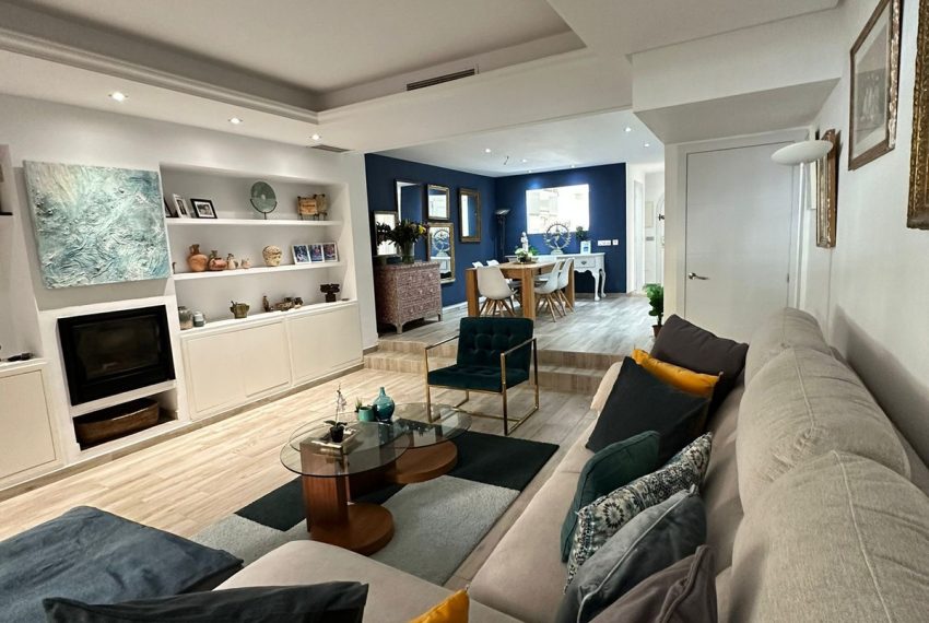 R5077666-Townhouse-For-Sale-Aloha-Terraced-4-Beds-229-Built