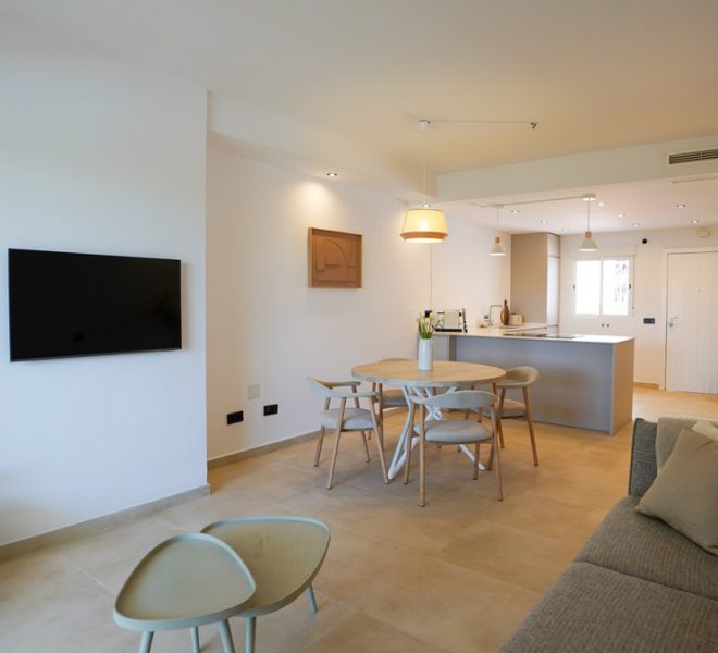 R5078455-Image 1-Middle Floor - 2 Beds - 86 Built