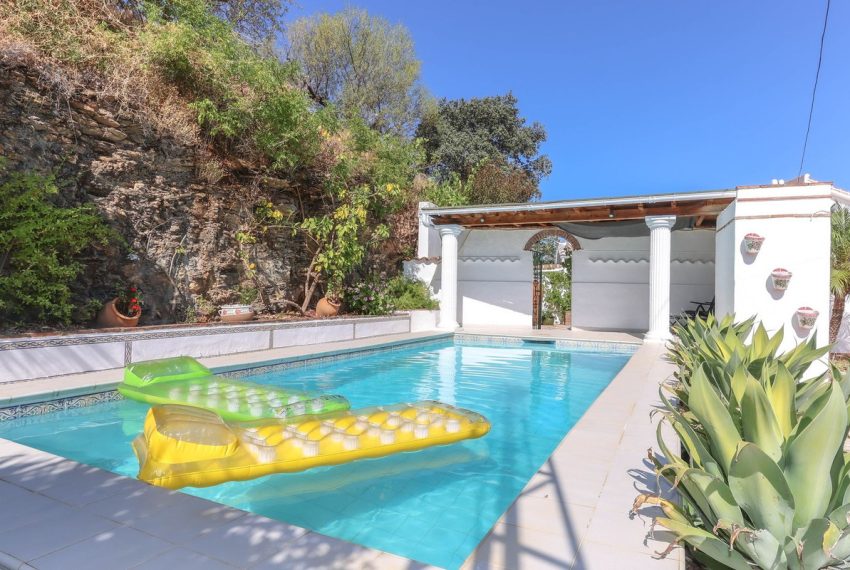 R5079136-Villa-For-Sale-Guaro-Detached-3-Beds-208-Built-1