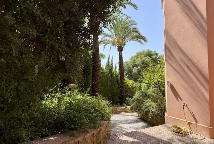 R5079865-Villa-For-Sale-Sierra-Blanca-Detached-4-Beds-562-Built-4