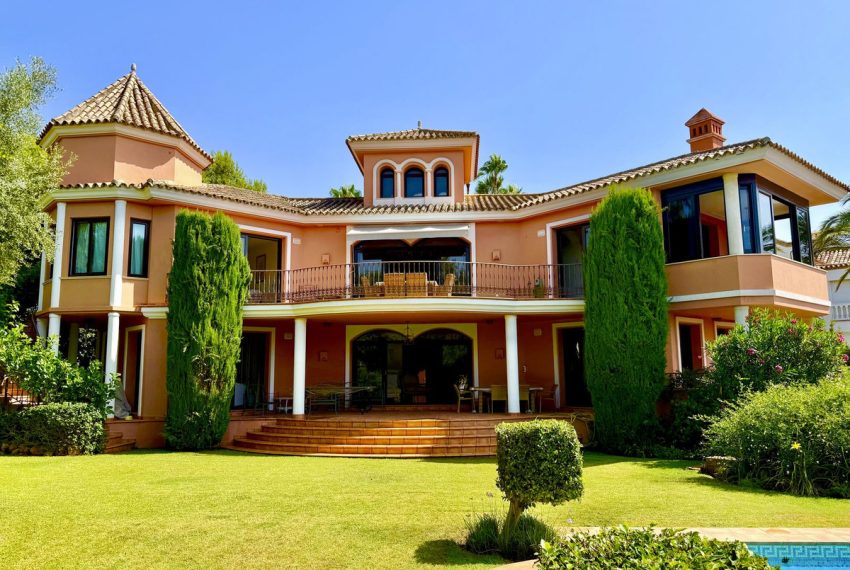 R5079865-Villa-For-Sale-Sierra-Blanca-Detached-4-Beds-562-Built