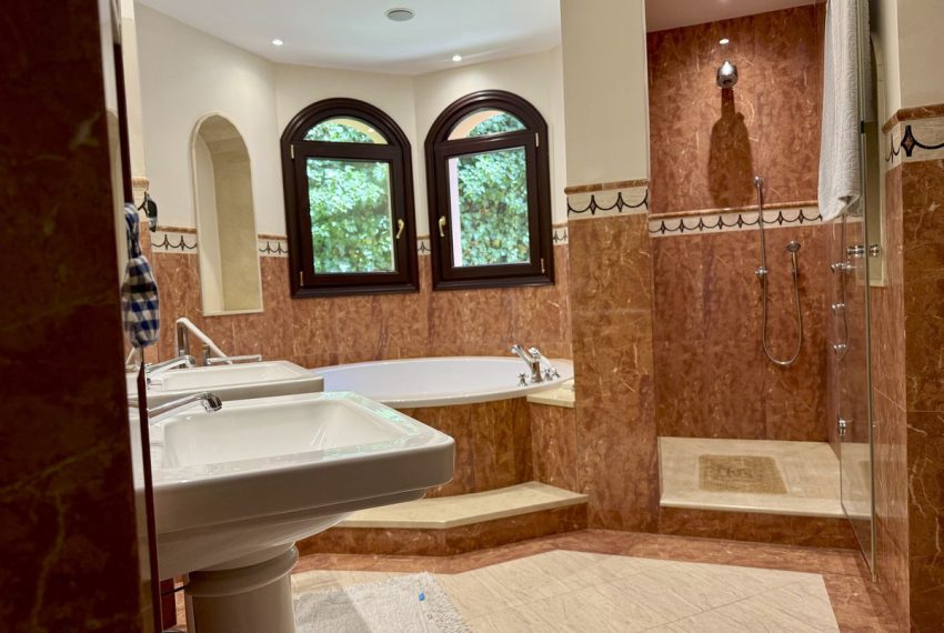 R5079865-Villa-For-Sale-Sierra-Blanca-Detached-4-Beds-562-Built-9