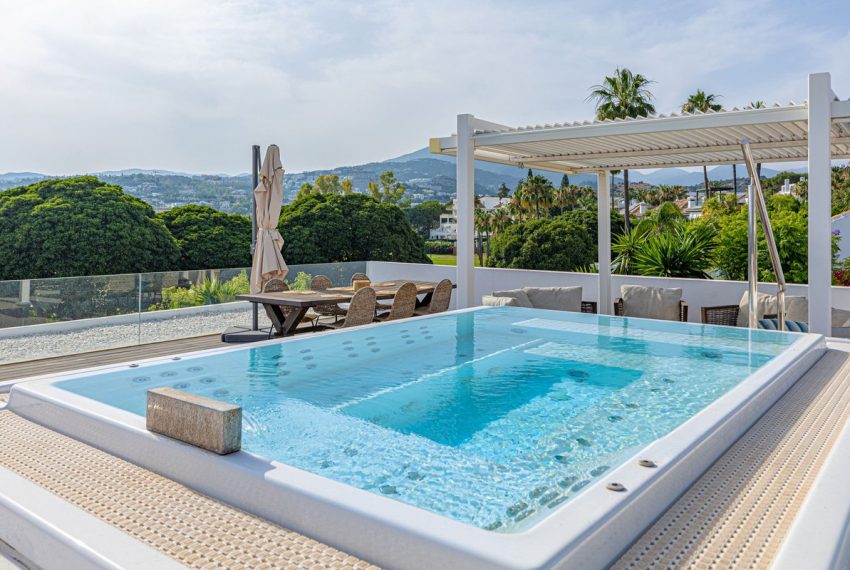 R5079934-Villa-For-Sale-Nueva-Andalucia-Detached-6-Beds-342-Built-1