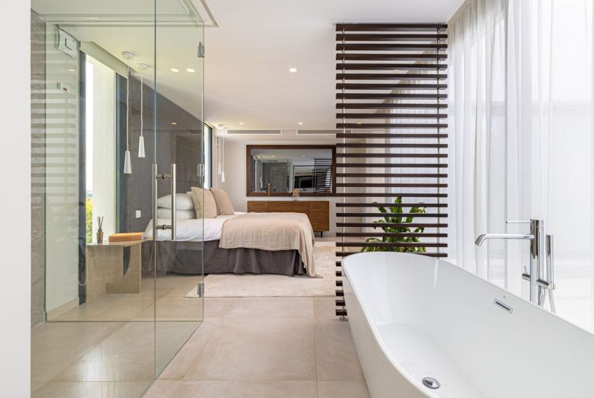 R5079934-Villa-For-Sale-Nueva-Andalucia-Detached-6-Beds-342-Built-2