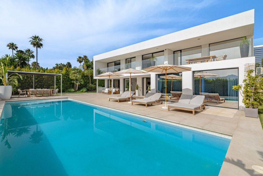 R5079934-Villa-For-Sale-Nueva-Andalucia-Detached-6-Beds-342-Built-3