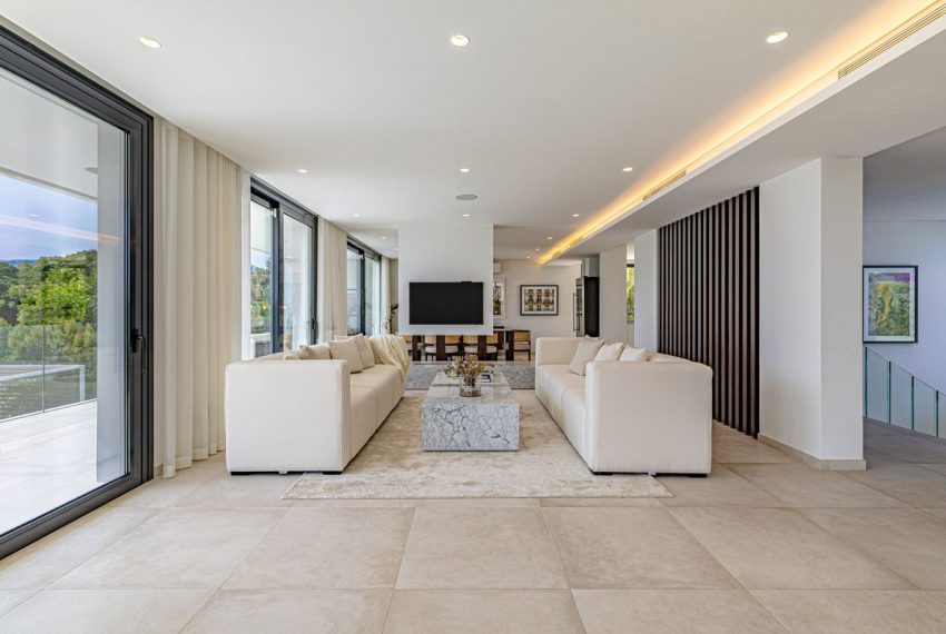 R5079934-Villa-For-Sale-Nueva-Andalucia-Detached-6-Beds-342-Built-4