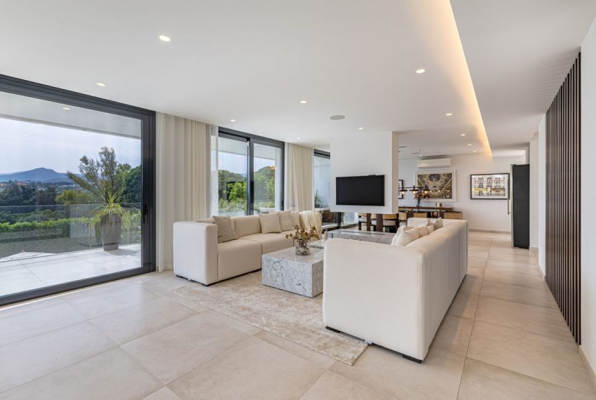 R5079934-Villa-For-Sale-Nueva-Andalucia-Detached-6-Beds-342-Built-6