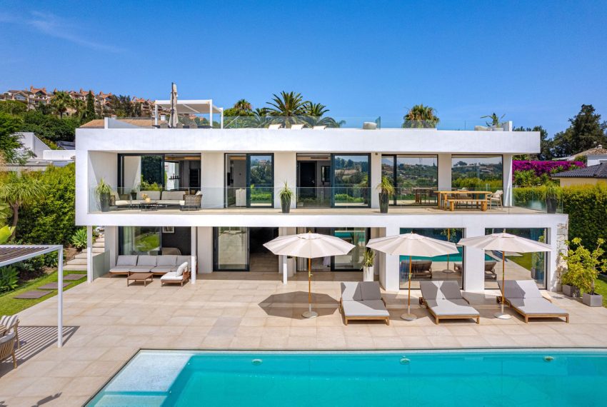 R5079934-Villa-For-Sale-Nueva-Andalucia-Detached-6-Beds-342-Built