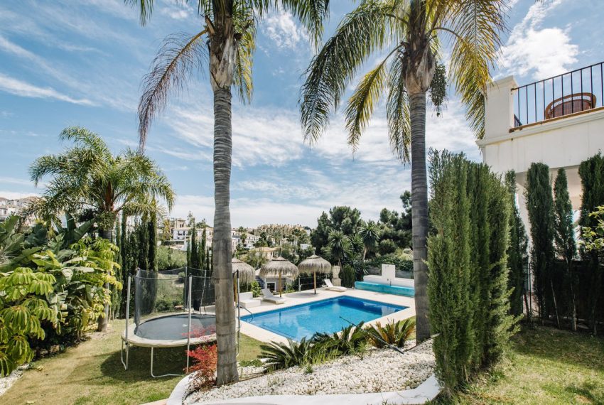 R5105857-Villa-For-Sale-Estepona-Detached-5-Beds-407-Built-1