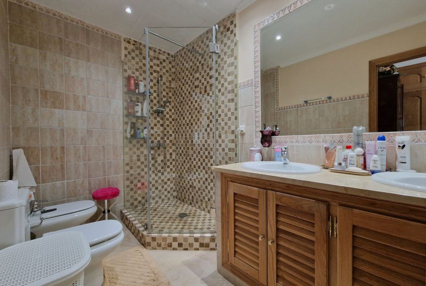 R5110717-Villa-For-Sale-Guadalmina-Baja-Detached-5-Beds-450-Built-18