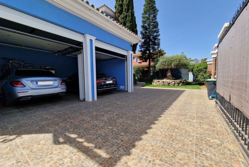 R5110717-Villa-For-Sale-Guadalmina-Baja-Detached-5-Beds-450-Built-3