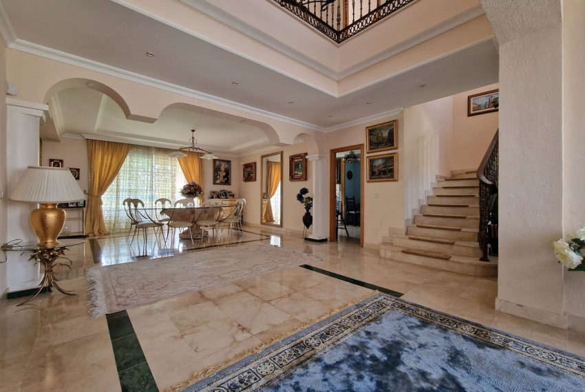 R5110717-Villa-For-Sale-Guadalmina-Baja-Detached-5-Beds-450-Built-5