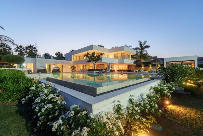 R5117725-Villa-For-Sale-Marbella-Detached-7-Beds-676-Built-1